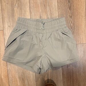 Women’s small avalanche hiking athletic shorts brown beige